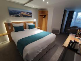 Contact Hôtel Le Provençal Bordeaux Lac avec Bornes électriques