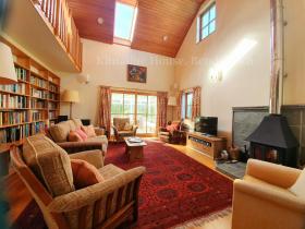 Kintaline-Spacious Private well equipped Home on small farm, close to beach, woods
