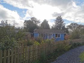 Charming 2-Bed Cabin in Llanwnda Caernarfon