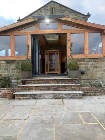 Meagill farmhouse hot tub bbq hut sauna