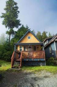 Surf Haven, Lofted Cozy Cabin Minutes to Beach