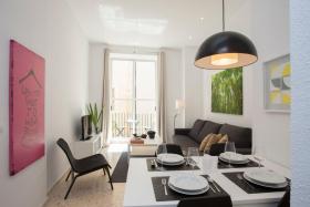 SingularStays Mercado Central