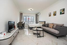 Locals Apartment House 13