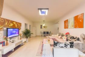 Locals Apartment Place 14