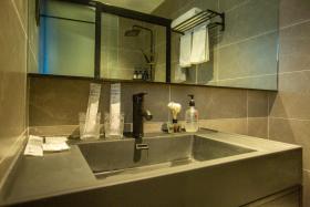 Locals Apartment House 24