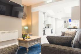 Charming 6 Bedroom House ALL with en-suite - Large Garden