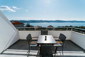 Apartment in Komarna with balcony, air conditioning, WiFi, washing machine 4252-4