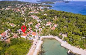 Beautiful apartment in Zdrelac with WiFi and 2 Bedrooms