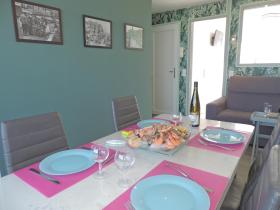 ESPLANADE FRONT DE MER 113 1er Etage Lit fait WIFI Parking