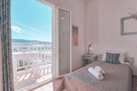 Yiasemi Rooms & Studios