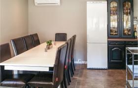 Beautiful home in Mandal with 8 Bedrooms, Jacuzzi and WiFi