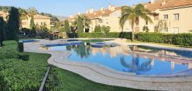 Mirador de la Isla de Altea playa frente al mar con piscina y jardín privado