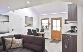 Stunning home in Wurster Nordseekste with 3 Bedrooms and WiFi