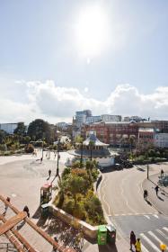 Richmond Views - Prime Town Centre Location - Close to the beach!