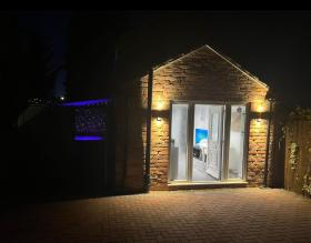 Jacuzzi Spa! Stunning Entire Guest House - Netflix