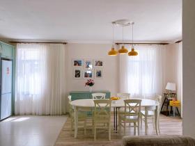 Adorable 3 bedroom home next to the beach