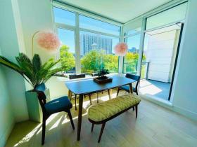 Lovely 2 bedroom downtown suite with free parking