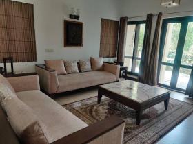 Gorgeous Lake View Villa Tarudhan Valley