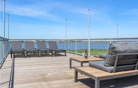 Amazing ship-boat in Aalsmeer with 2 Bedrooms and WiFi