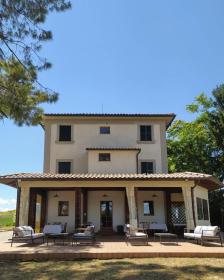 Glamping at an Agriturismo in the vineyard