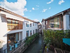 Lijiang Huaxi River Bank Homestay