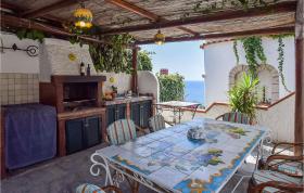 Stunning home in Sant'Angelo with WiFi and 2 Bedrooms