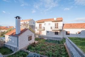 Apartments with a parking space Supetar, Brac - 18825