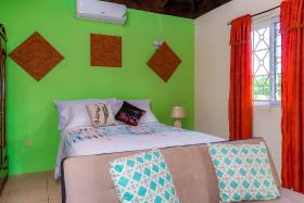 Cheerful 1 bedroom house