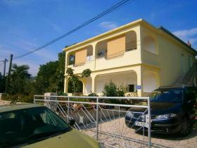 Apartments with a parking space Novi Vinodolski - 15831