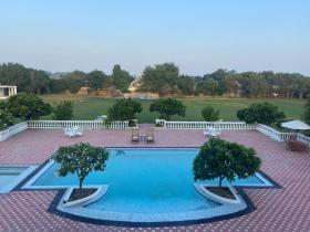 Hi5 Stays Sancholi Farm with Huge Pool & Gardens. 20 mins from Gurgaon