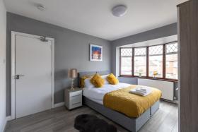 Private Parking & Modern & Stunning House