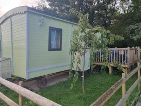 Shepherds Hut - Riverview 4