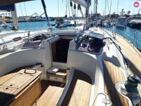 An amazing experience Enjoy the city from a boat Up to 8 people