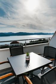 Apartment in Komarna with sea view, balcony, air conditioning, WiFi 4252-3