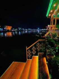 Sea Hawk Group Of Houseboat