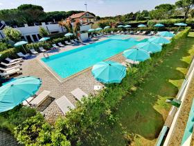 Residence a Vada con piscina a due passi dal mare