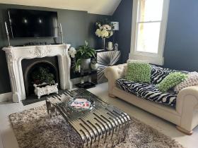 Beautiful 2 Bed Apartment in Bath - free onsite parking