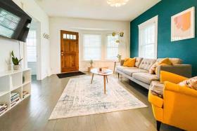 MidCentury Modern Apartment 5 min to Airport PETS