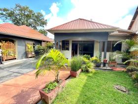 Cozy City Cottage-Makerere, Wifi & Washing Machine