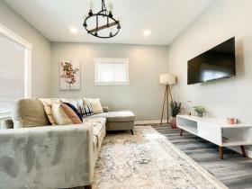 Classy 1st floor apartment for 2plus2 close to dwntwn