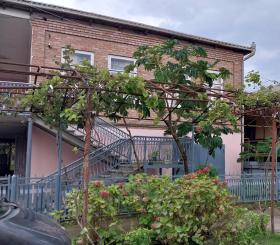 Продаётся доми город роти в хорошем состоянии звоните 597-00-17-31 WhatsApp Viber детально Я лично описываю