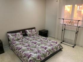 Lovely flat with free parking on premises