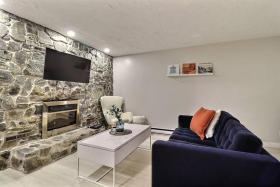 Cozy & Modern 3 Bedroom Home with 4 Beds