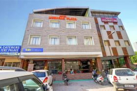 FabHotel Mubarak Plaza