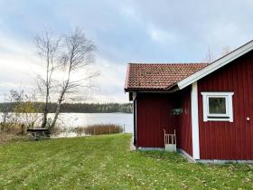 Lovely holiday house outside Hult with amazing lake view