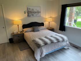 Private room minutes from downtown Crofton shores