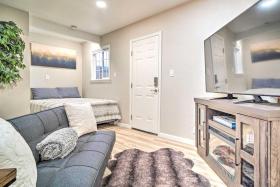 Adorable Studio Cottage Walkable to Town!