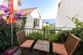 Apartment in Bol with sea view, balcony air conditioning, WiFi 4203-2