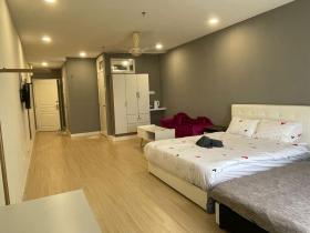 Home Feel @ Deluxe Room Champs Elysees