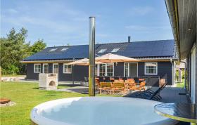 Nice home in Vggerlse with 5 Bedrooms, Sauna and Indoor swimming pool